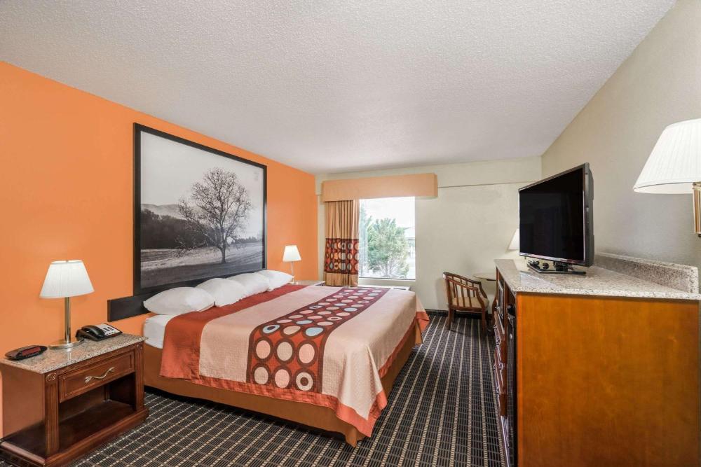 King Room - Mobility Access - Non-Smoking interior
